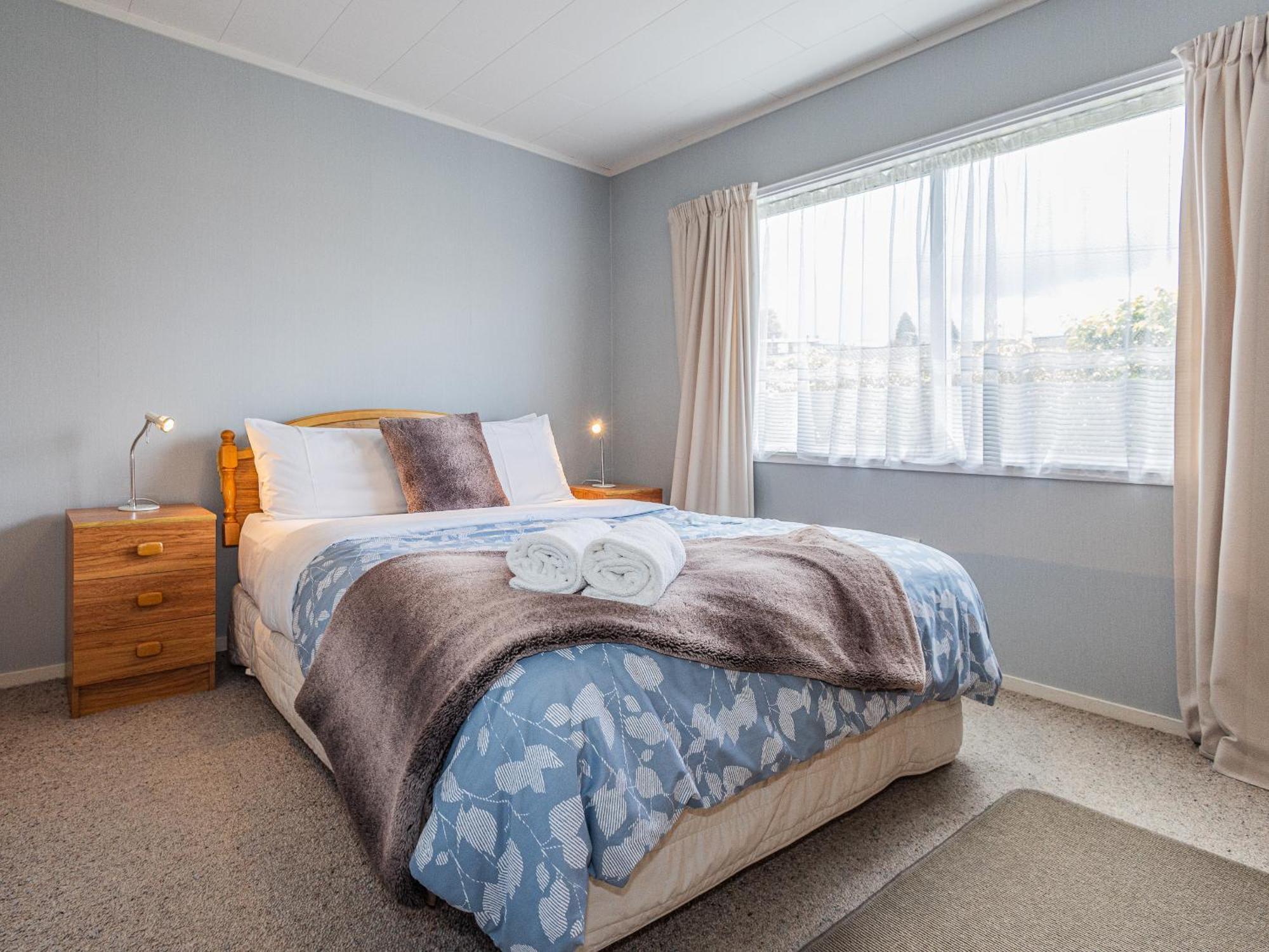 Central Riverside Retreat - Taupo Holiday Home Экстерьер фото