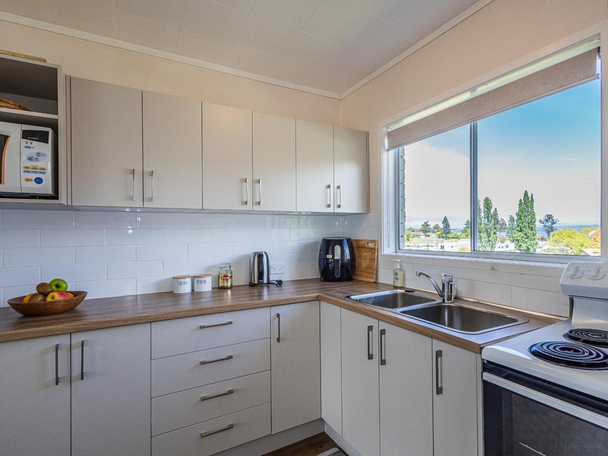 Central Riverside Retreat - Taupo Holiday Home Экстерьер фото