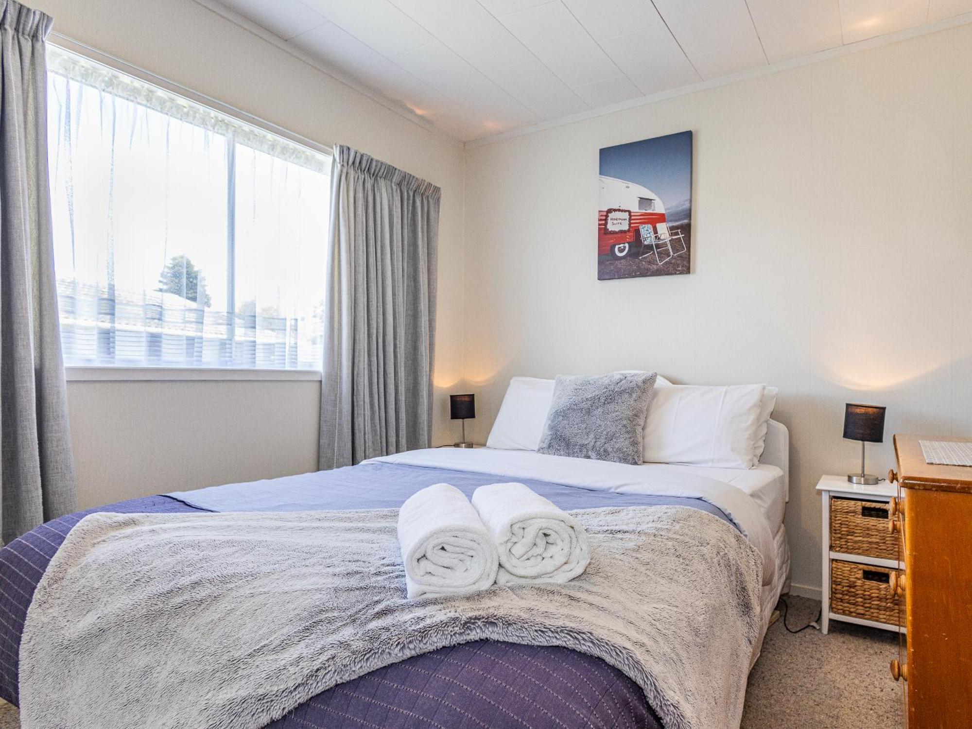 Central Riverside Retreat - Taupo Holiday Home Экстерьер фото