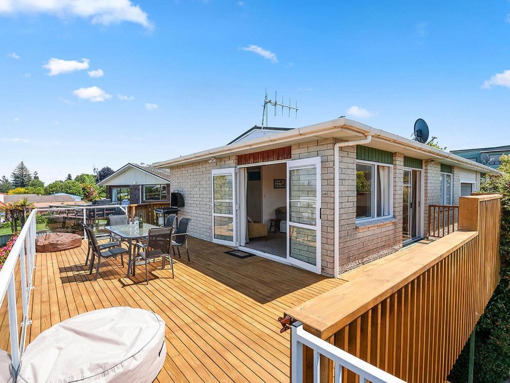Central Riverside Retreat - Taupo Holiday Home Экстерьер фото