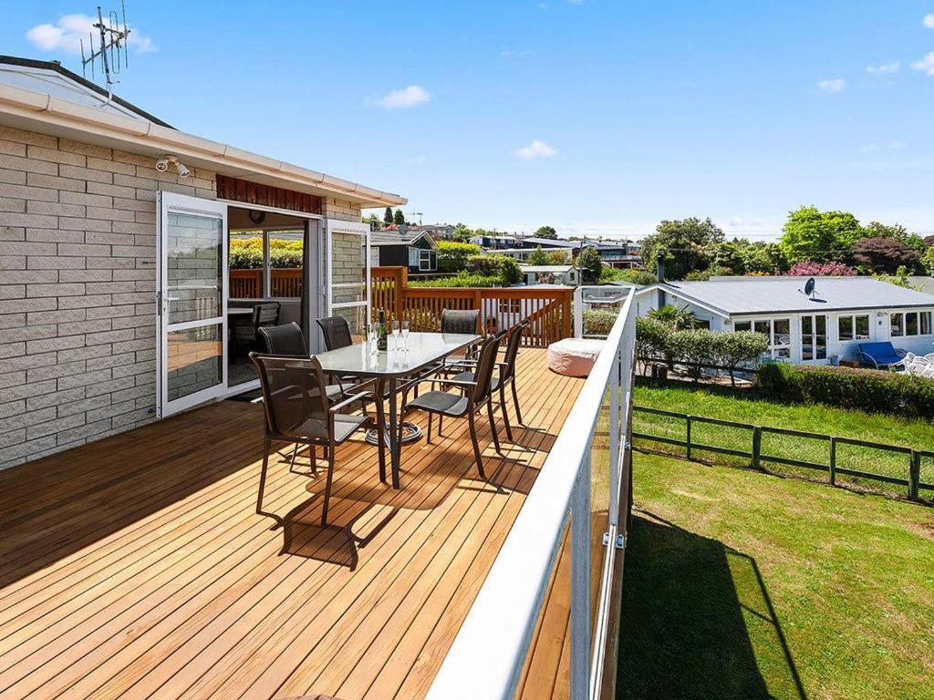 Central Riverside Retreat - Taupo Holiday Home Экстерьер фото